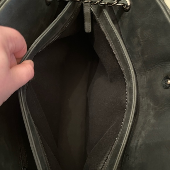 CHANEL Just Mademoiselle Tote Bag Black Iridescent Quilted Leather - Picture 4 of 15